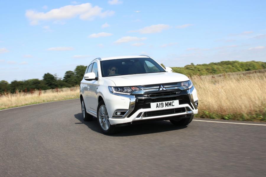  Mitsubishi Outlander PHEV 2018 года  (UK) (фото 9 из 25)